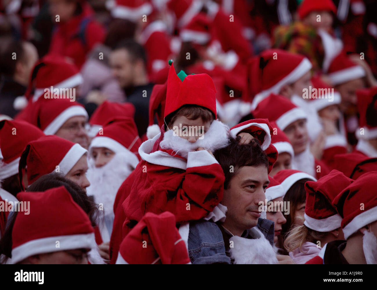 People dressed as santa hi-res stock photography and images - Alamy