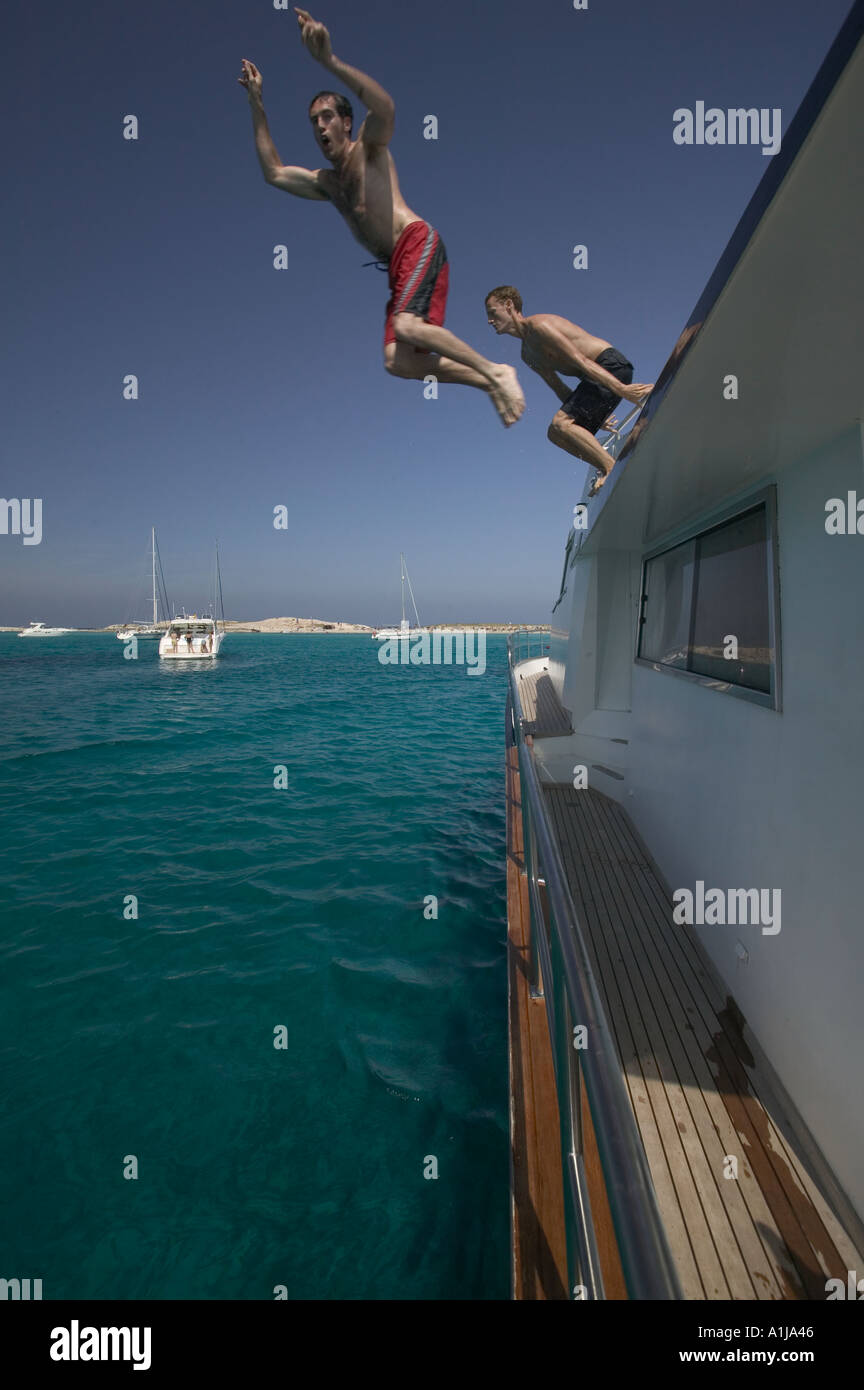 Jumping off boat hires stock photography and images Alamy