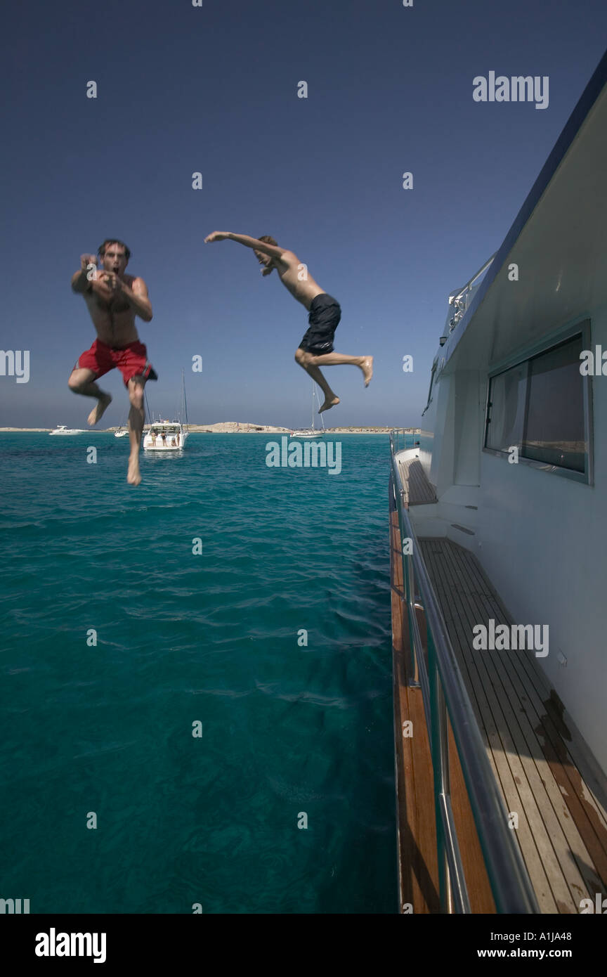 Jumping off boat hires stock photography and images Alamy