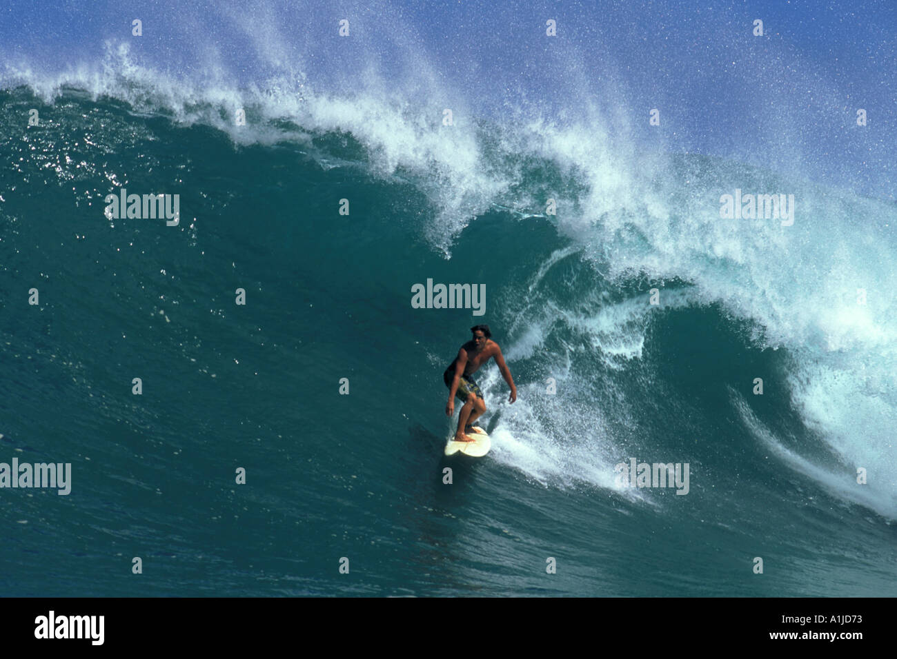 Big surf in hawaii hi-res stock photography and images - Alamy