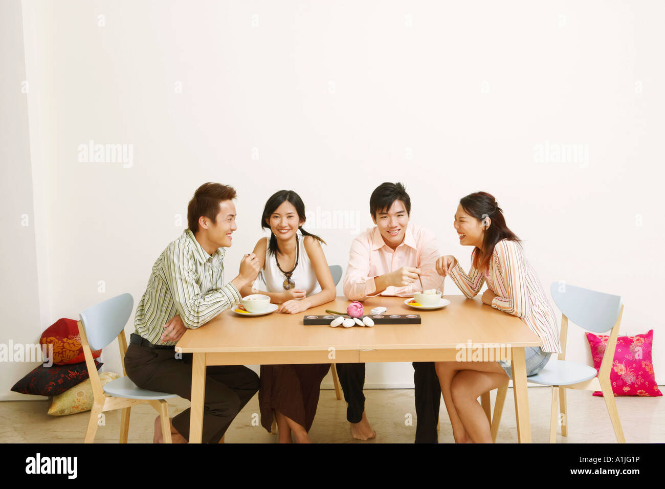 Asian Couple Eating Noodles Hi-res Stock Photography And Images - Alamy