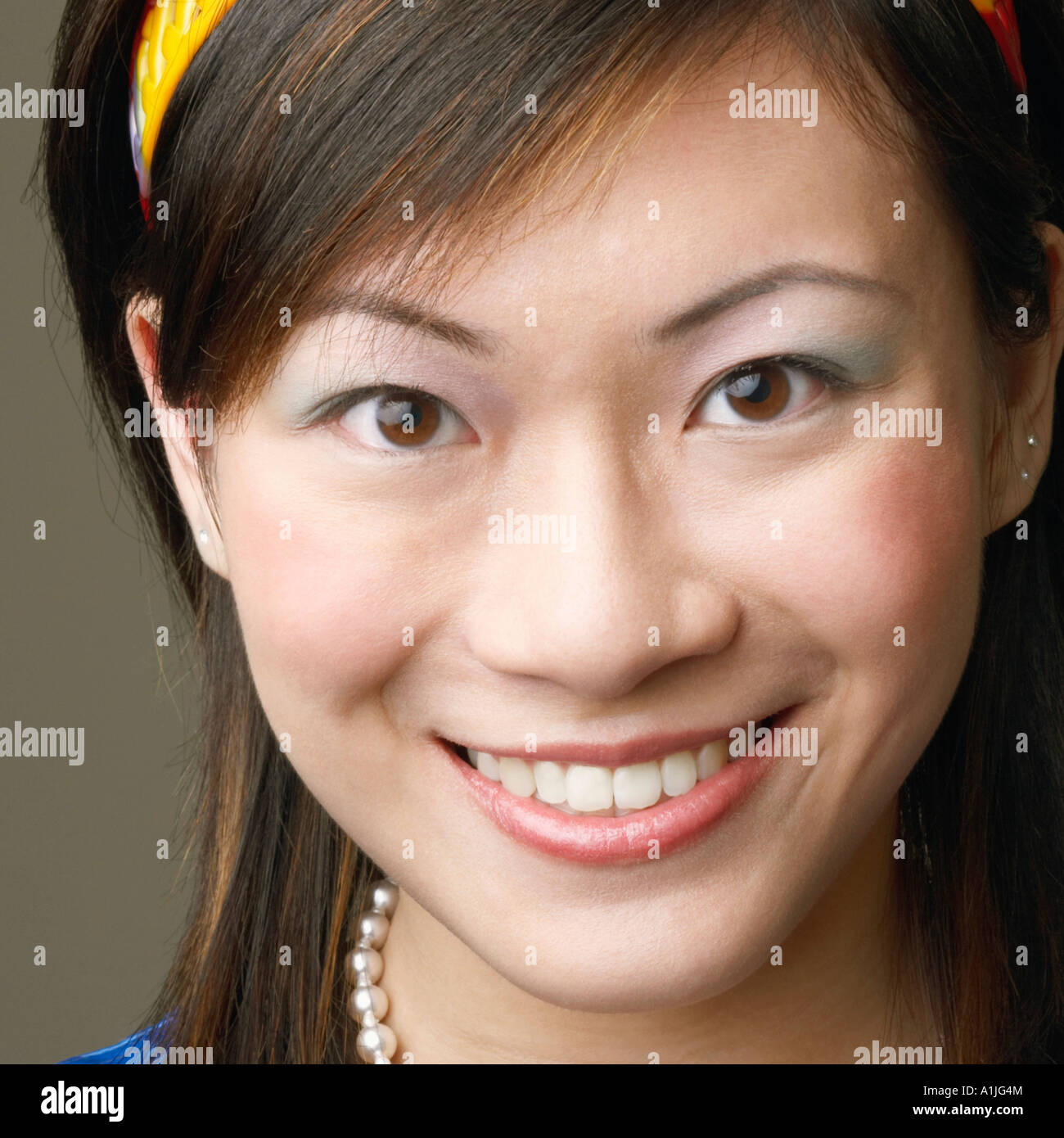 Portrait of a young woman smiling Stock Photo - Alamy