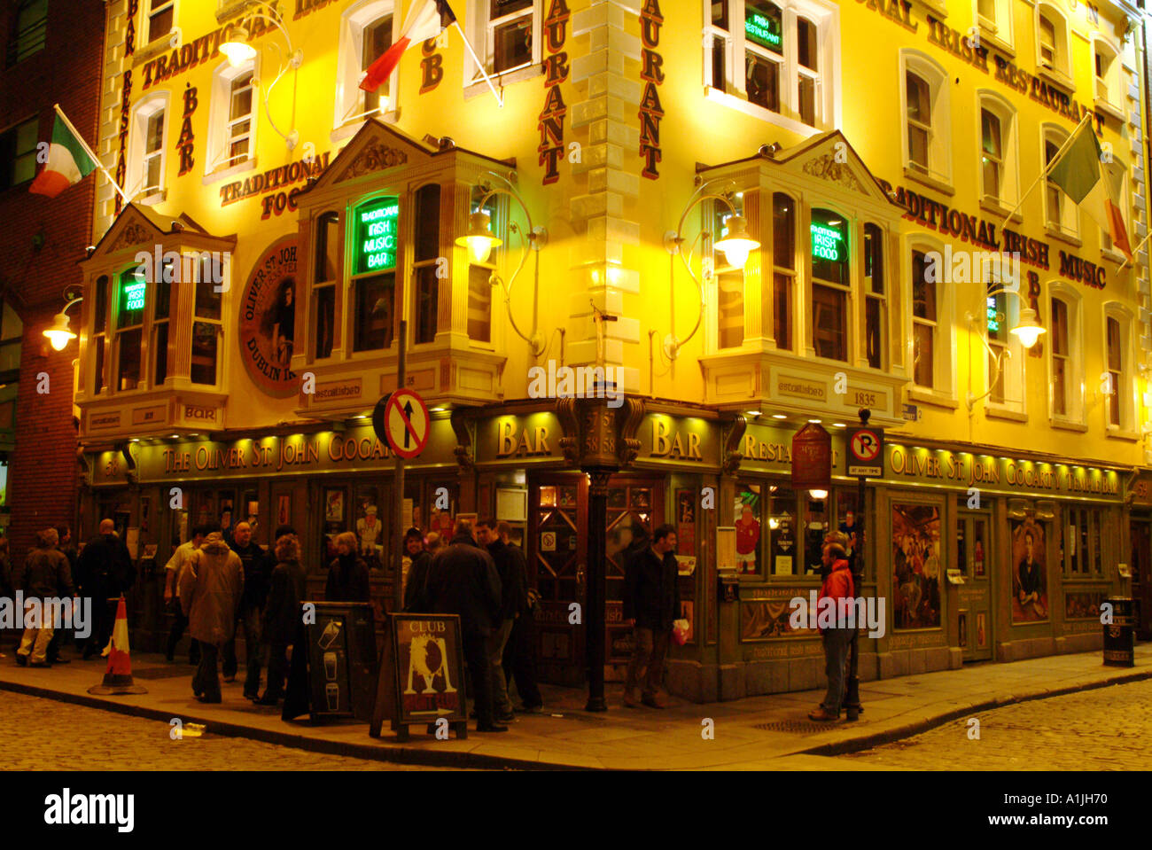 St John Gogarty pub Temple Bar Dublin southern Ireland Eire night time Stock Photo Alamy
