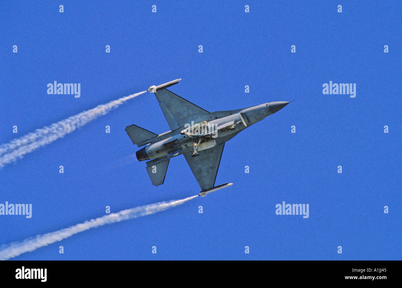 General Dynamics F 16 Fighting Falcon Stock Photo Alamy General Dynamics F 16 Fighting Falcon Stock Photo Alamy