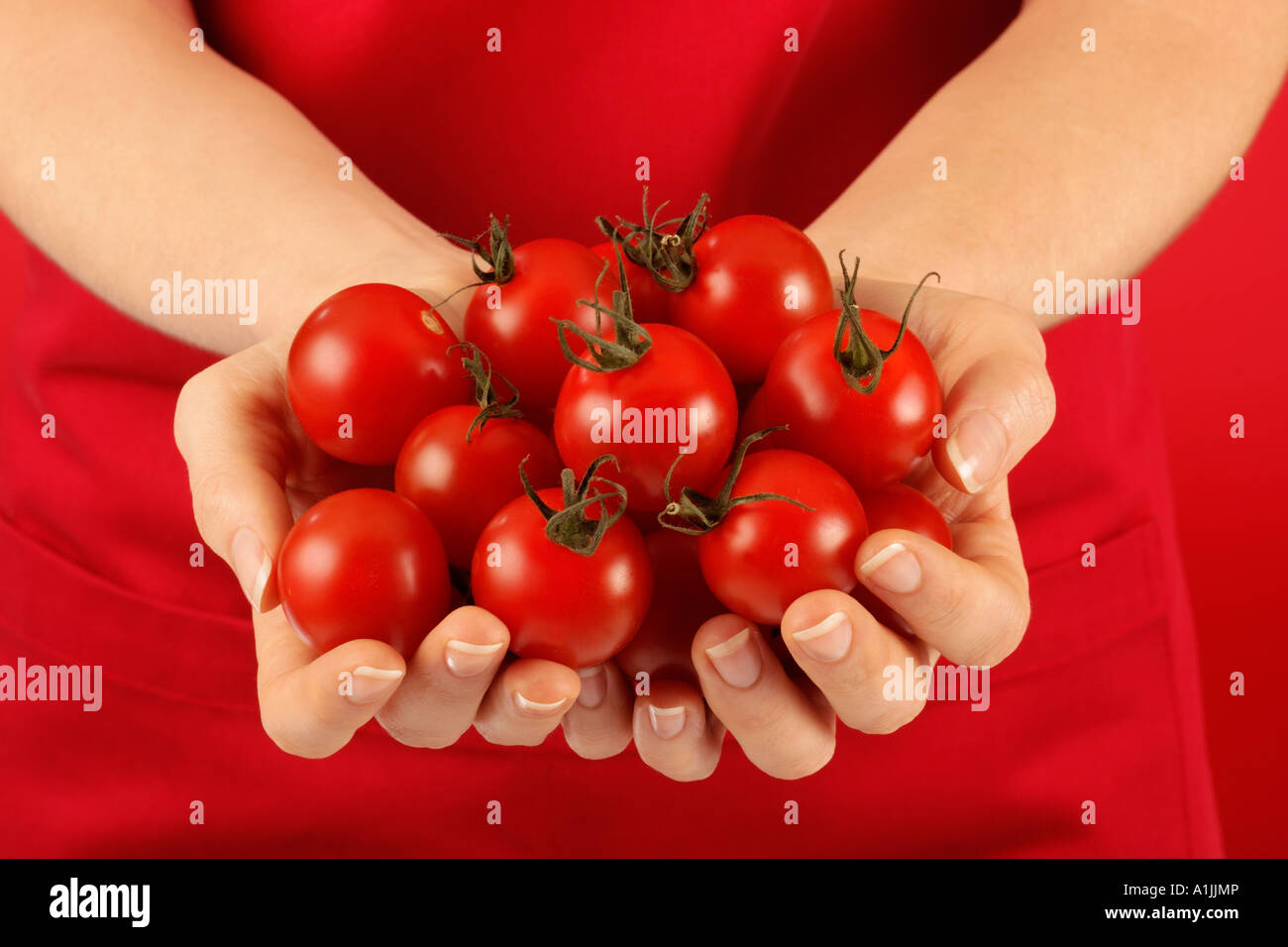 WOMAN HOLDING CHERRY TOMATOES Stock Photo - Alamy