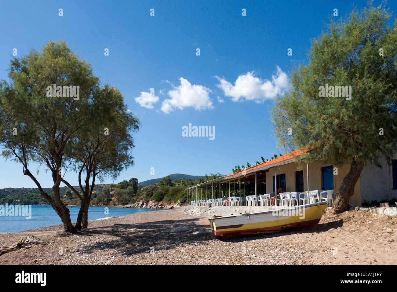 Seafront taverna on the southern end of Zaga Beach, Koroni, Messinia, Peloponnese, Greece Stock Photo