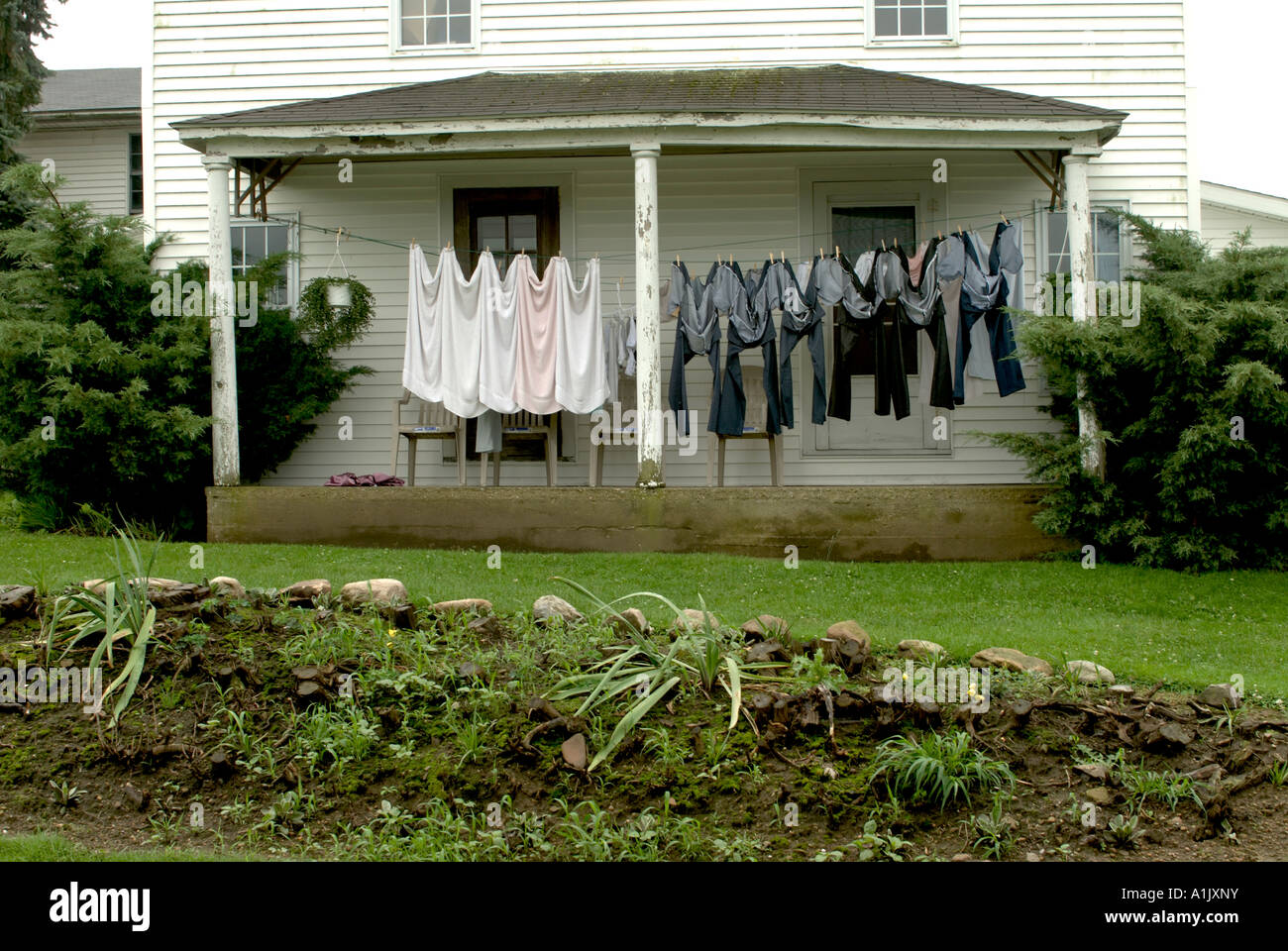 Amish clothes drying hires stock photography and images Alamy