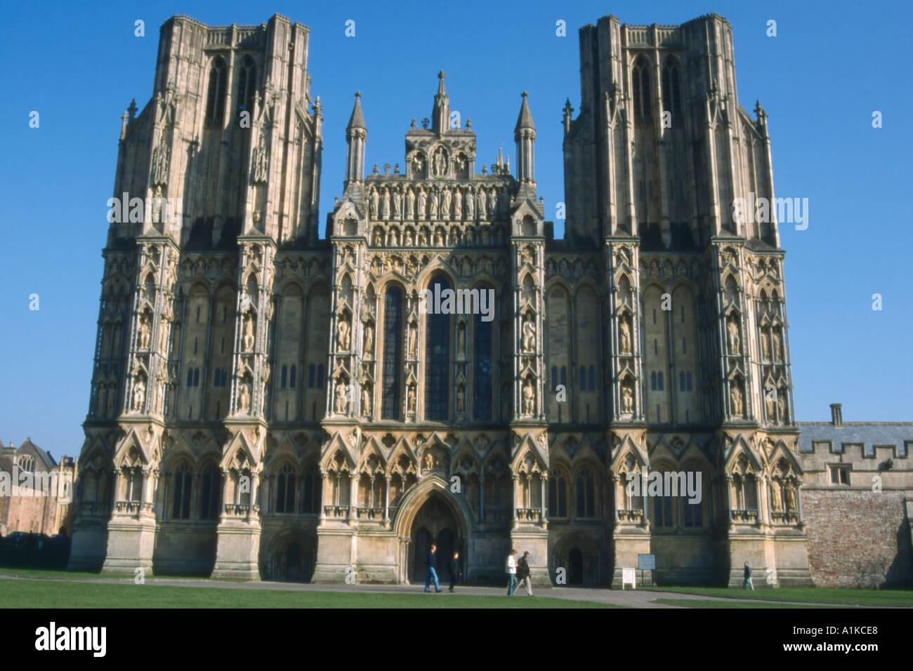 Wells cathedral carvings hi-res stock photography and images - Alamy