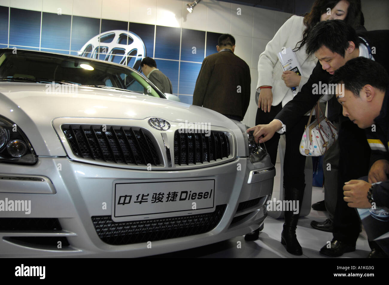 Visitors look at a Brilliance Zhonghua Junjie Diesel at the 2006 International Auto Show Beijing, China. 19 Nov 2006 Stock Photo