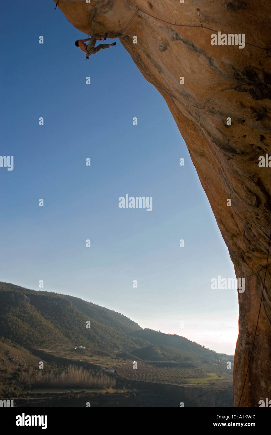 Free climbing overhang hires stock photography and images Alamy