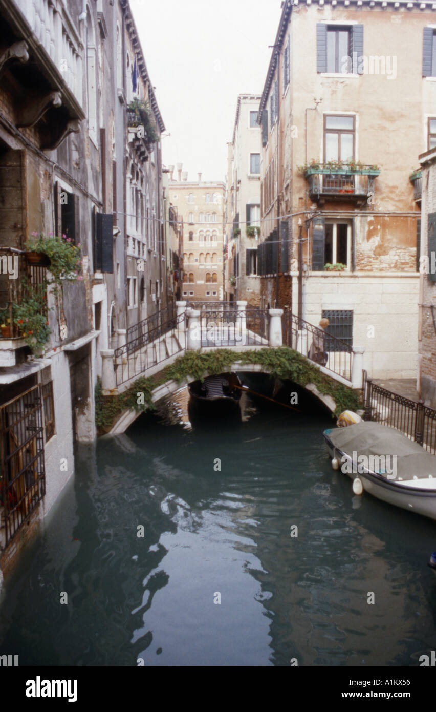 Buildings canals in venice hi-res stock photography and images - Alamy