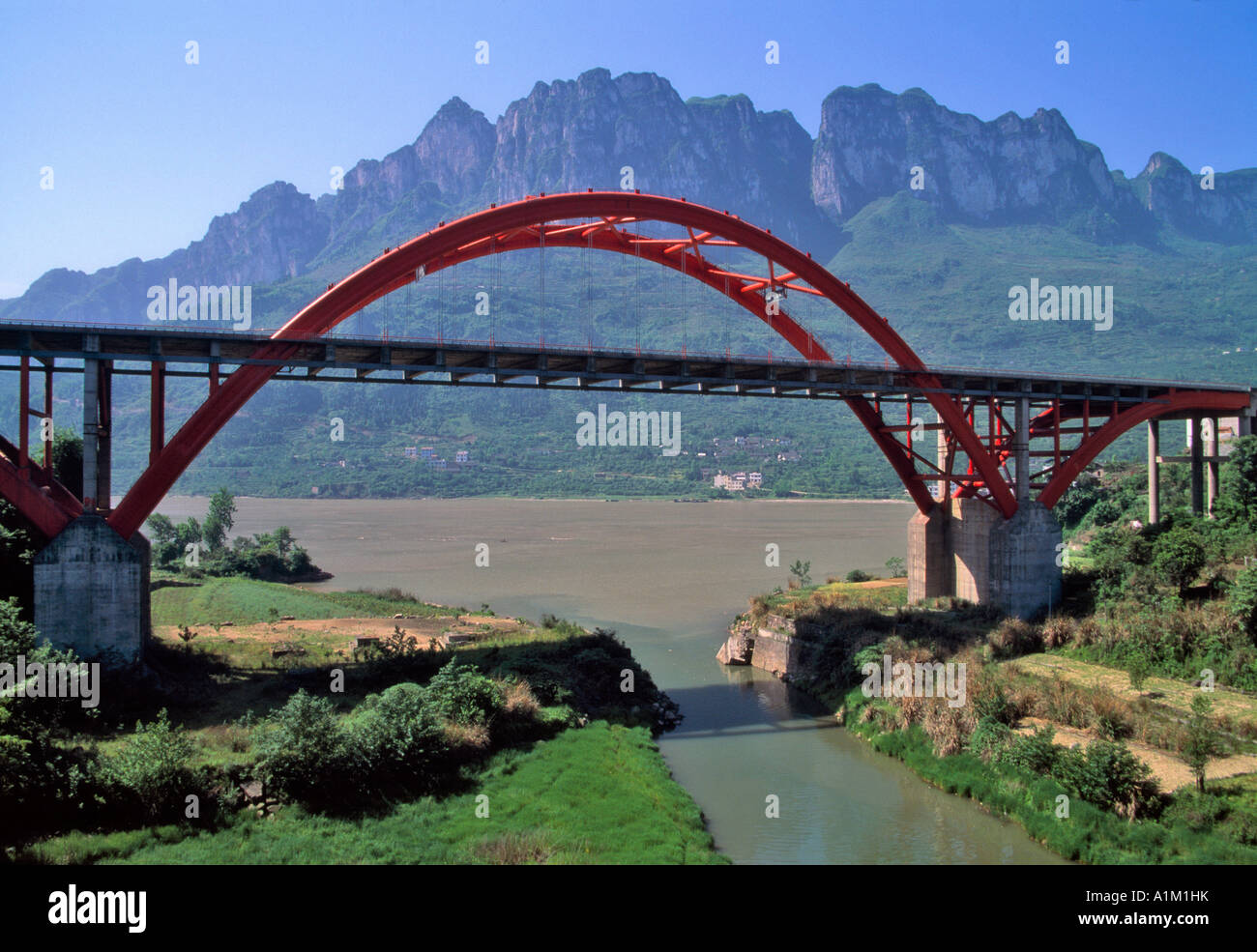 China Hubei Province Yichang building new bridge on the Three Gorges of the Yangtze River Stock Photo