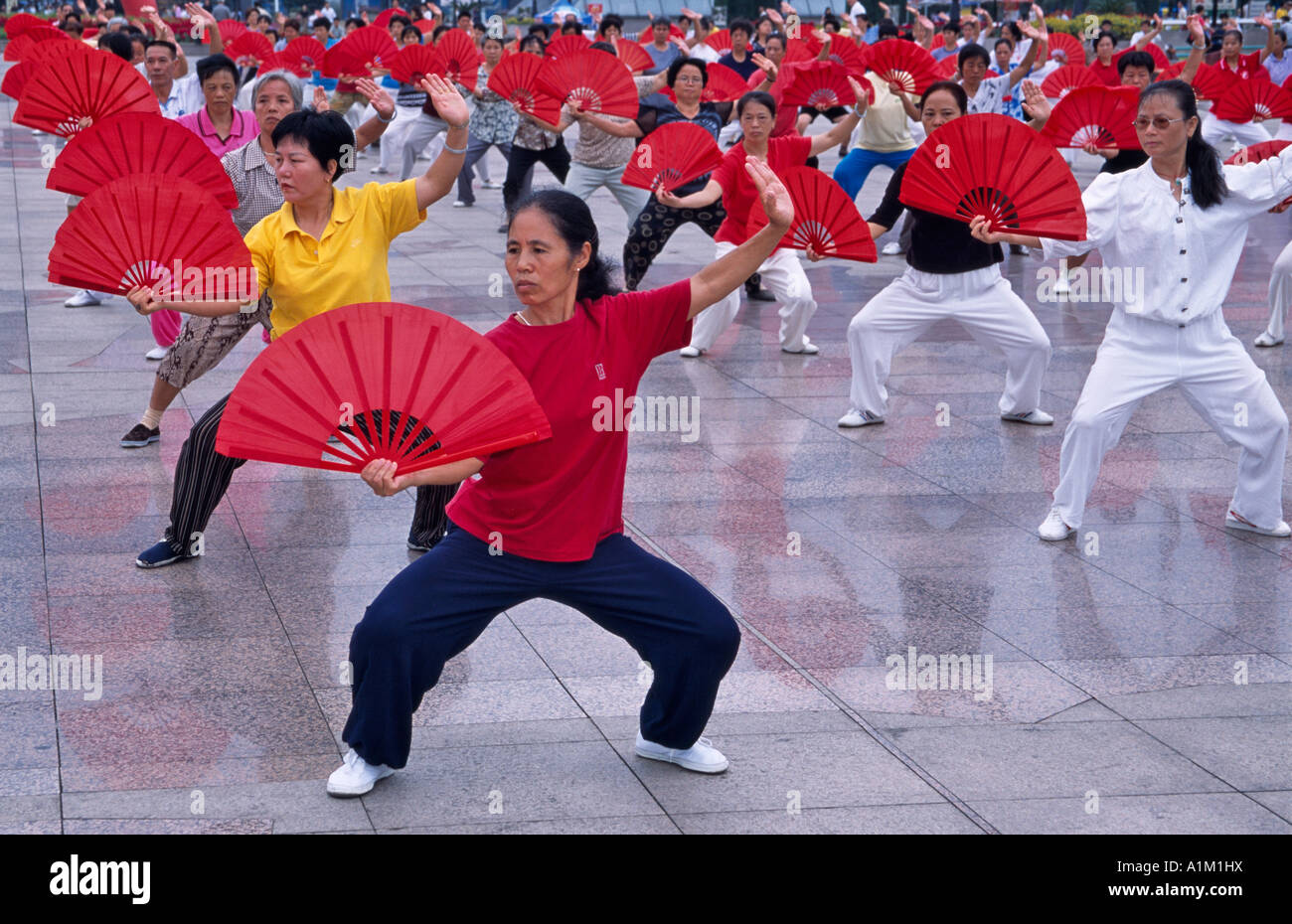 Fan dance hi-res stock photography and images - Alamy