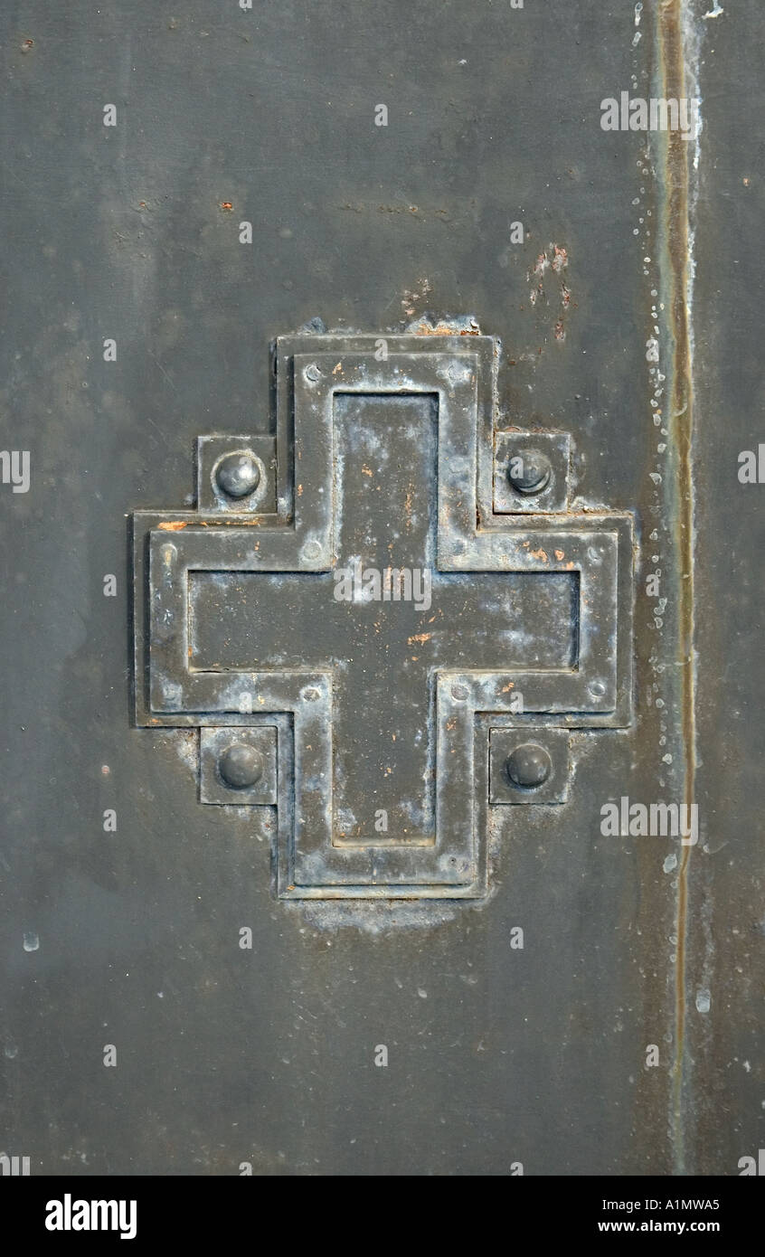 Crusifix symbol on the door of a mousoleum in a cemetery in the Southern Russian city of Pyatigorsk Stock Photo