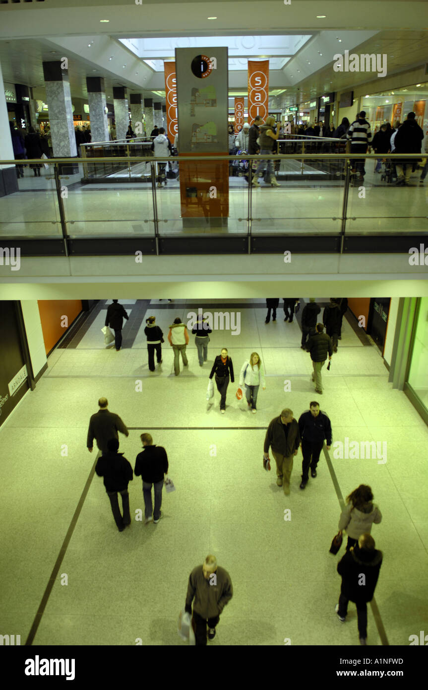arndale-centre-biggest-shopping-centre-in-europe-indoor-inside-people