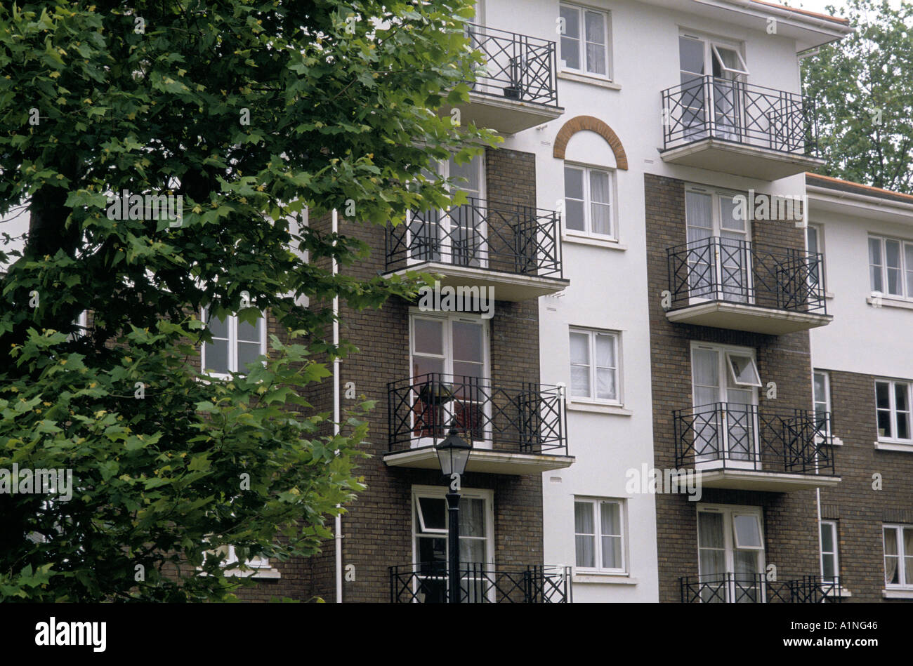 PRIVATE HOUSING FLATS IN HOUSES FULHAM LONDON Stock Photo Alamy