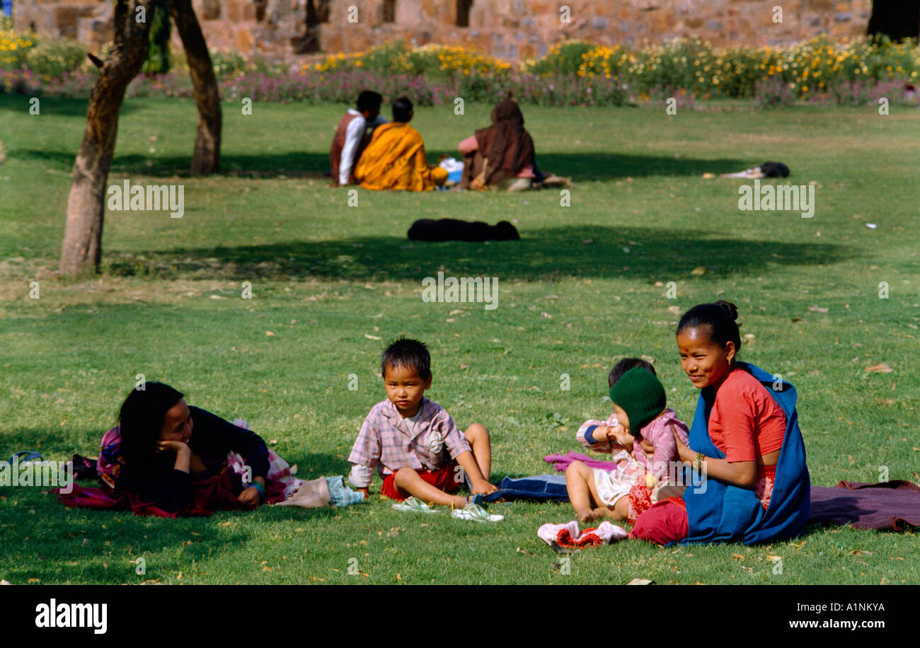 Women india children hi-res stock photography and images - Alamy