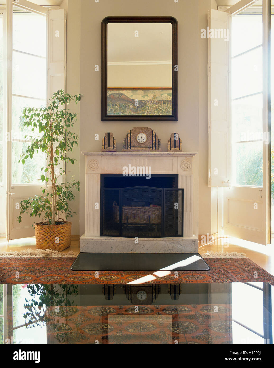 Fireplace mantel hi-res stock photography and images - Alamy