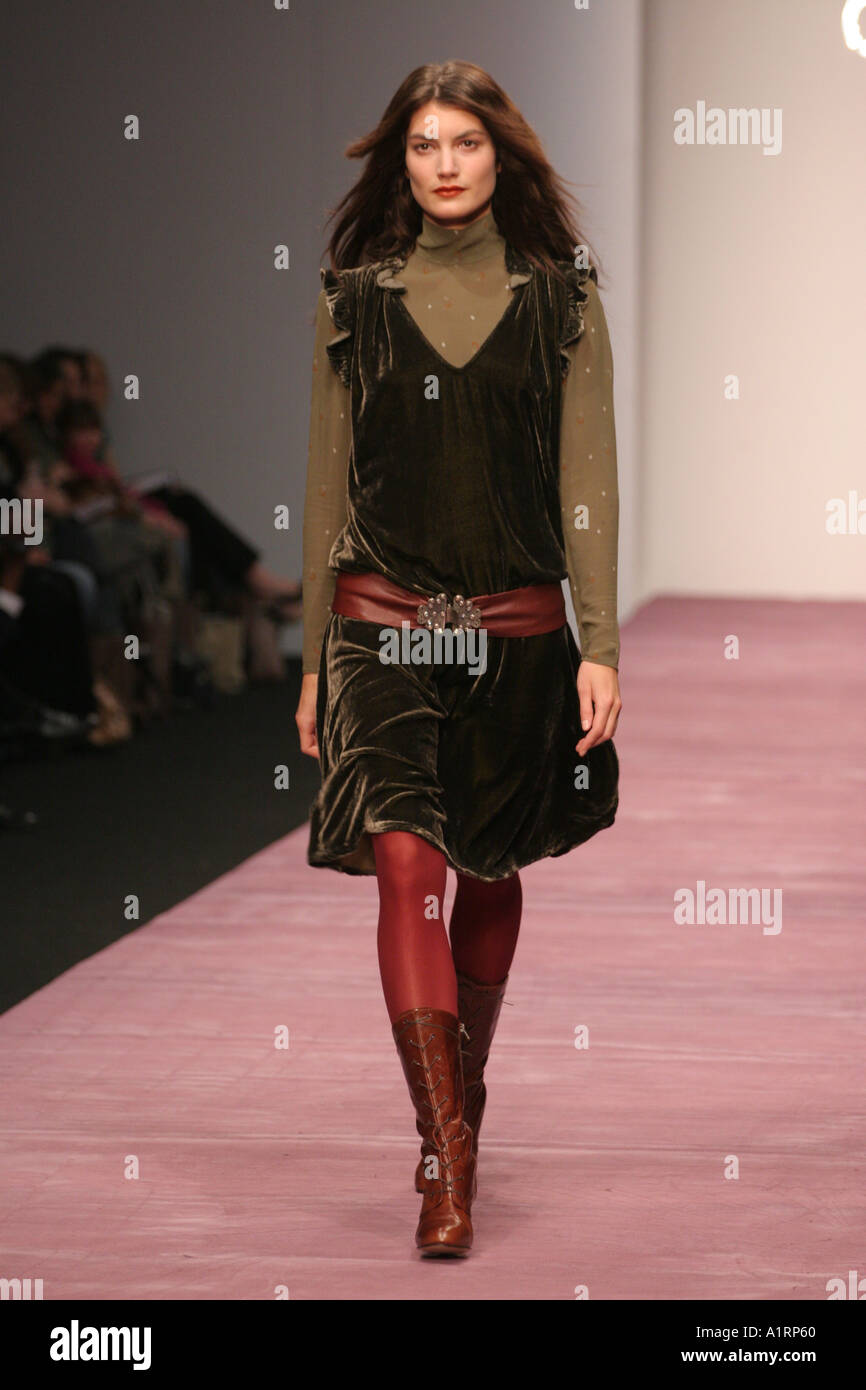 Catwalk model ghost hi-res stock photography and images - Alamy