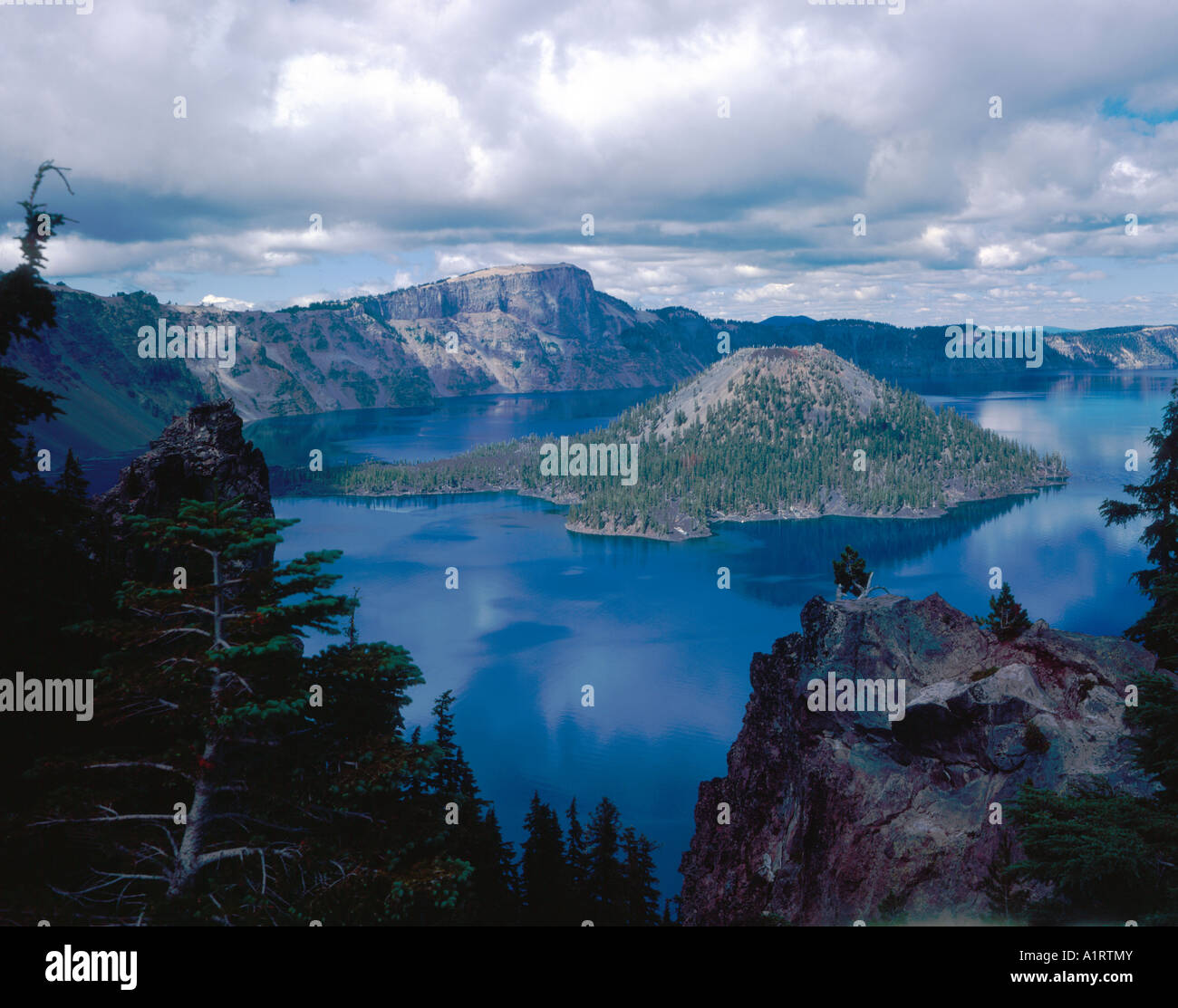 Geological Features Examples Island Wizard Island is a geologic feature of Crater Lake National Park in ...
