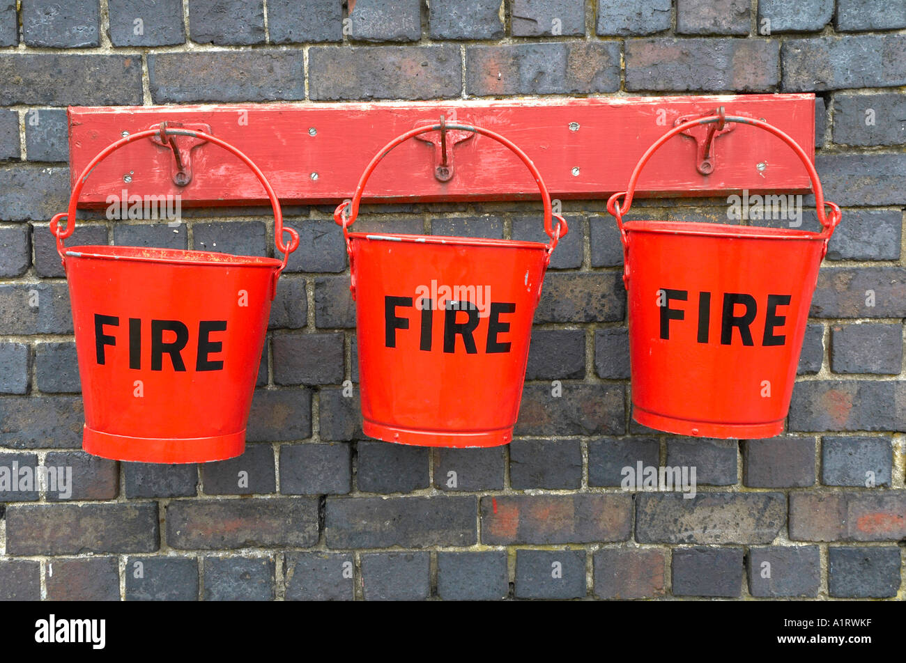 Fire extinguisher sand bucket hires stock photography and images Alamy
