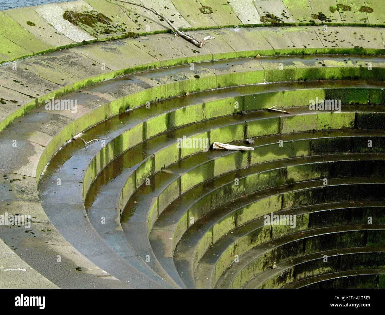 SPILL POOL DETAIL LADYBOWER RESERVOIR DERBYSHIRE UK Stock Photo Alamy
