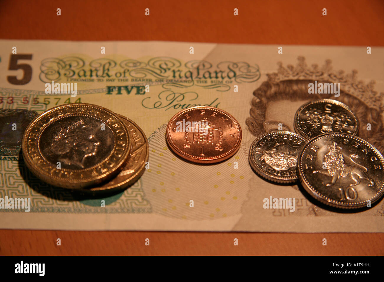 Sterling Note & Coin Stock Photo Alamy