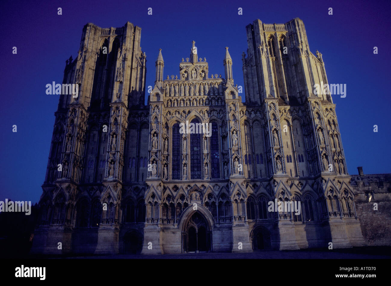 West front wells cathedral night hi-res stock photography and images ...