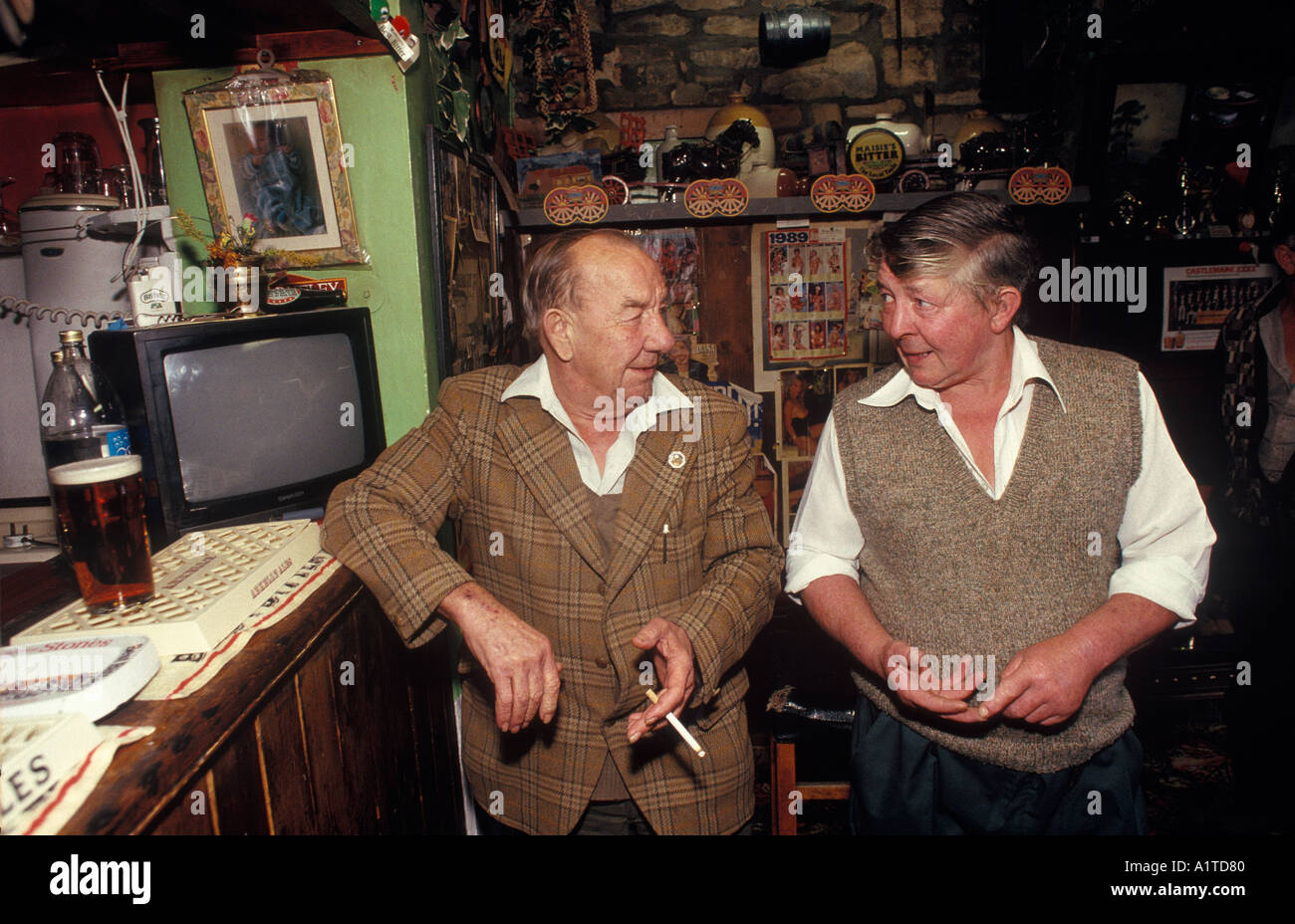 1980s pub interior UK. The Kings Head, High Ham Somerset. Two local men Sunday morning smoking drinking chatting. 80s England village life HOMER SYKES Stock Photo