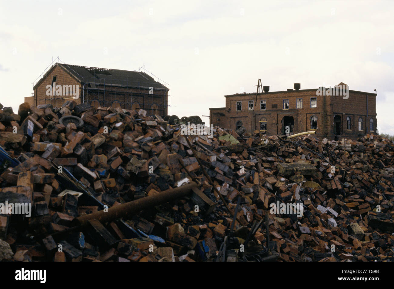 CLOSED AND DEMOLISHED PIT WITH PILES OF BRICKS TRASH DINNINGTON PIT SOUTH YORKSHIRE Stock Photo