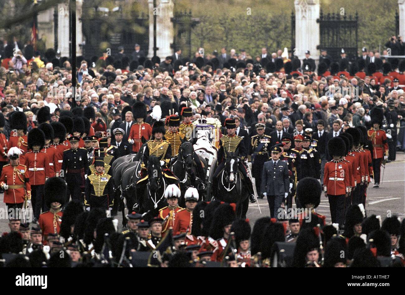 Queen Mother s Funeral 9th April 2002 Funeral procession from Westminster Hall to Westminster Abbey Stock Photo
