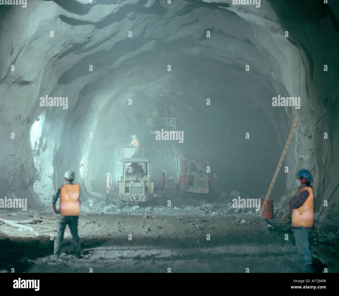 Tunnelling hires stock photography and images Alamy