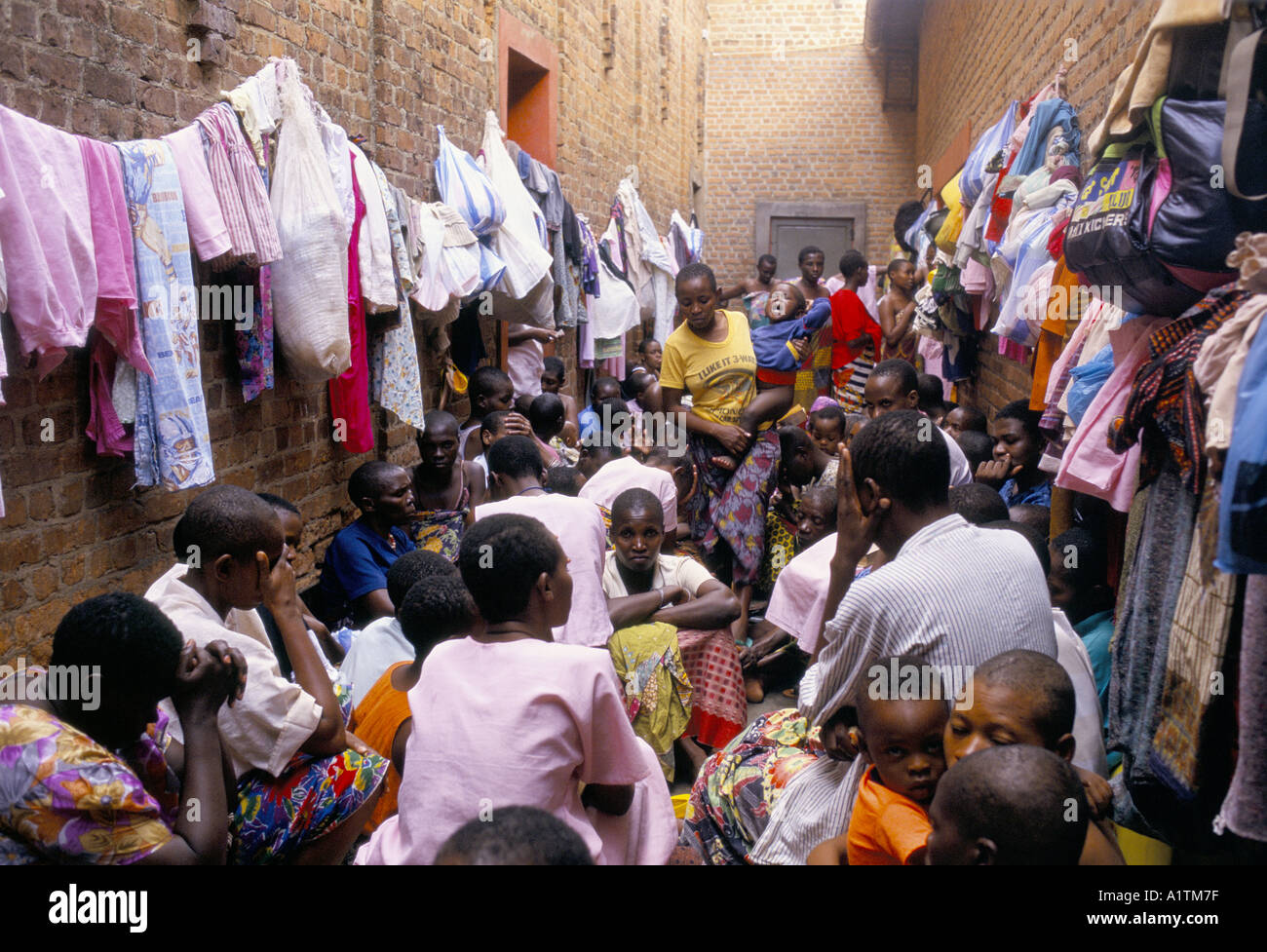 RETURN TO RWANDA MARCH 1995 KIGALI PRISON WOMEN S SECTION Stock Photo