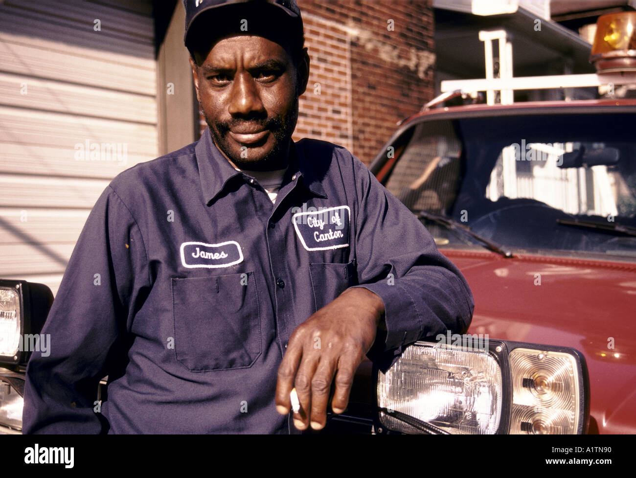 AMERICAN MECHANIC JAMES CITY OF CANTON,OHIO, SMOKING A CIGARETTE AND  LEANING ON RED PICK UP TRUCK BONNET Stock Photo - Alamy