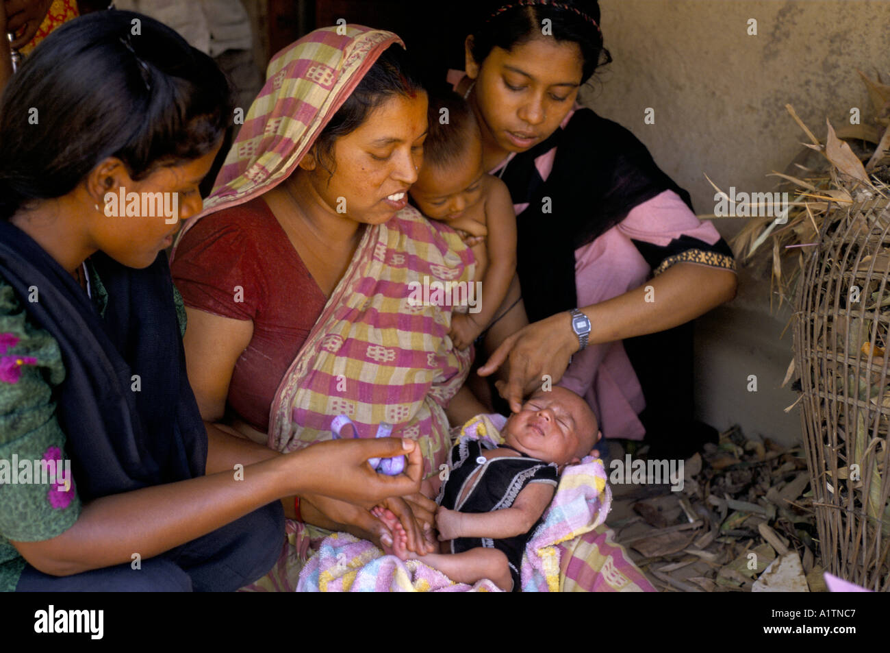 PARAMEDICS GIVE POST NATAL CARE BANGLADESH APRIL 1995 Stock Photo
