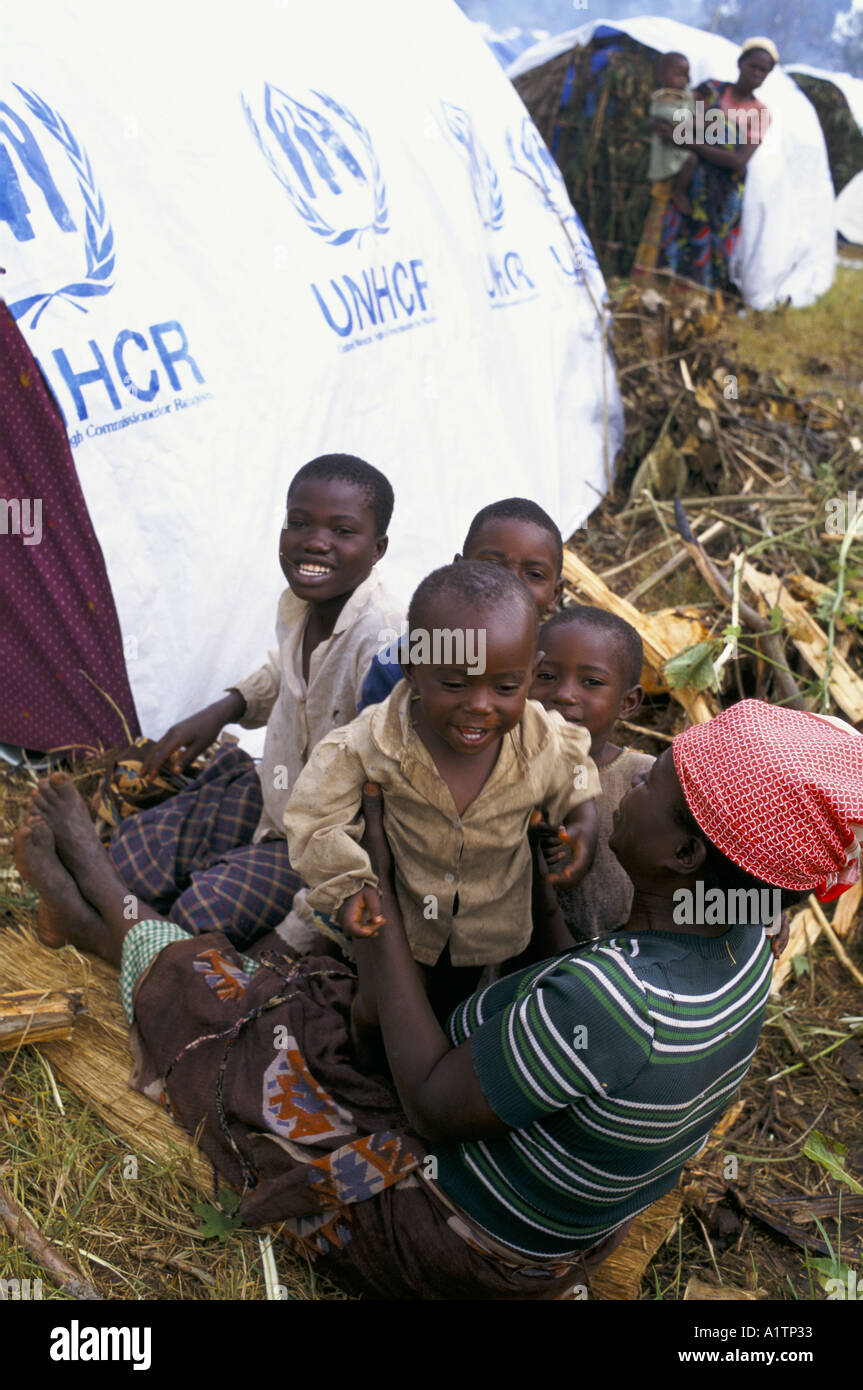 MOTHER AND GROUP OF CHILDREN, RWANDAN REFUGEES ZAIRE Stock Photo Alamy