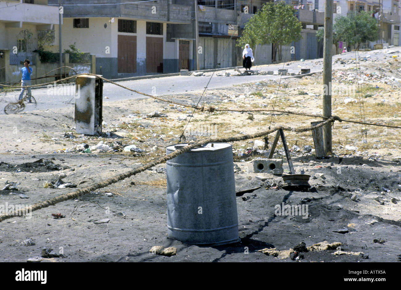 GAZA Palestine. Messy road after car burnt out Stock Photo Alamy