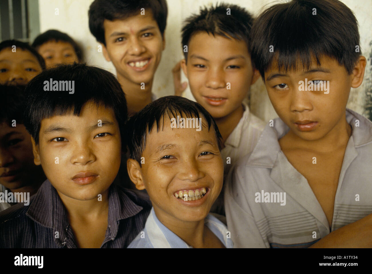 STREETBOYS VIETNAM HO CHI MINH CITY 1990 Stock Photo - Alamy