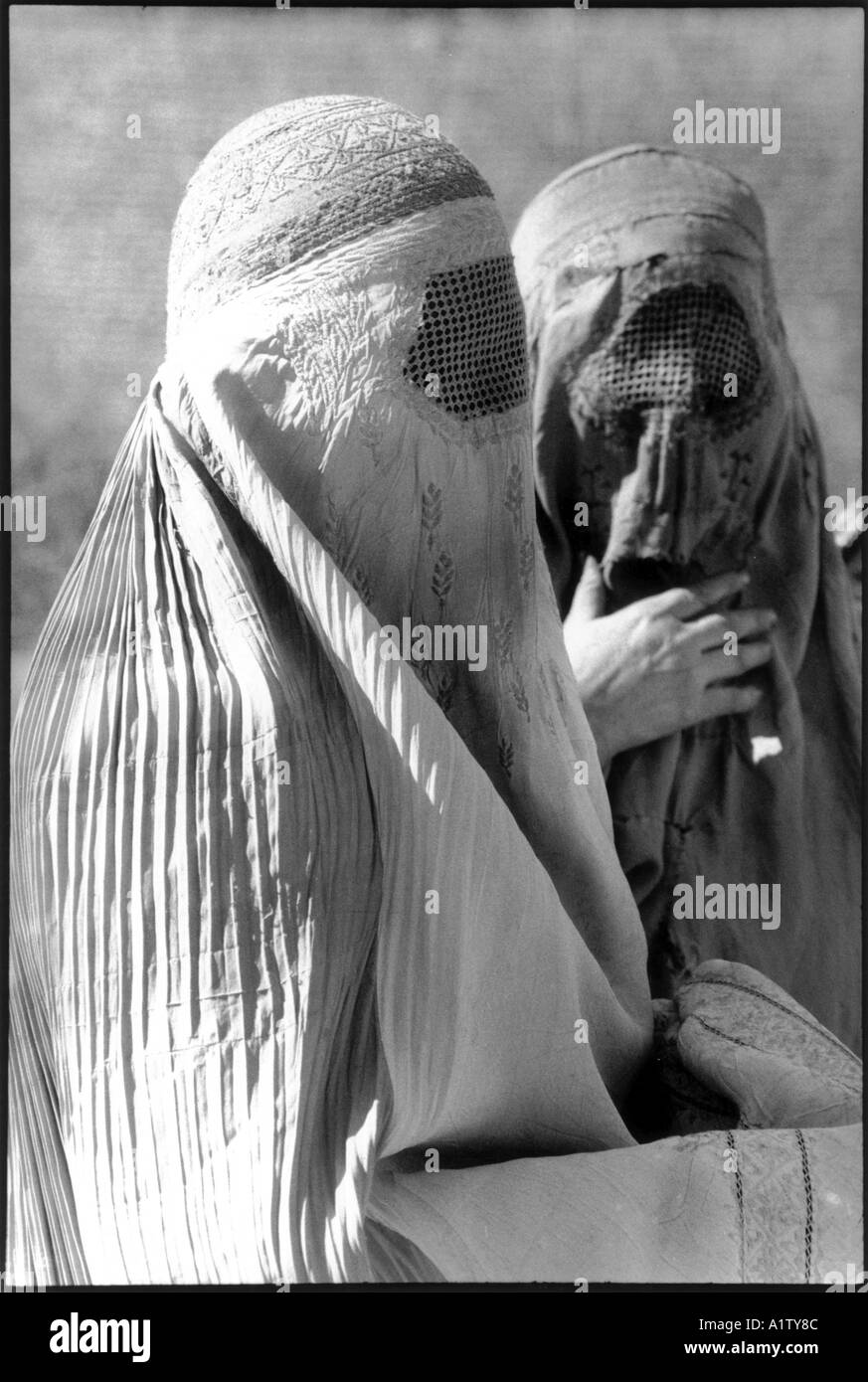 Women In Afghanistan .Widows wearing burqas wait for food distribution Stock Photo