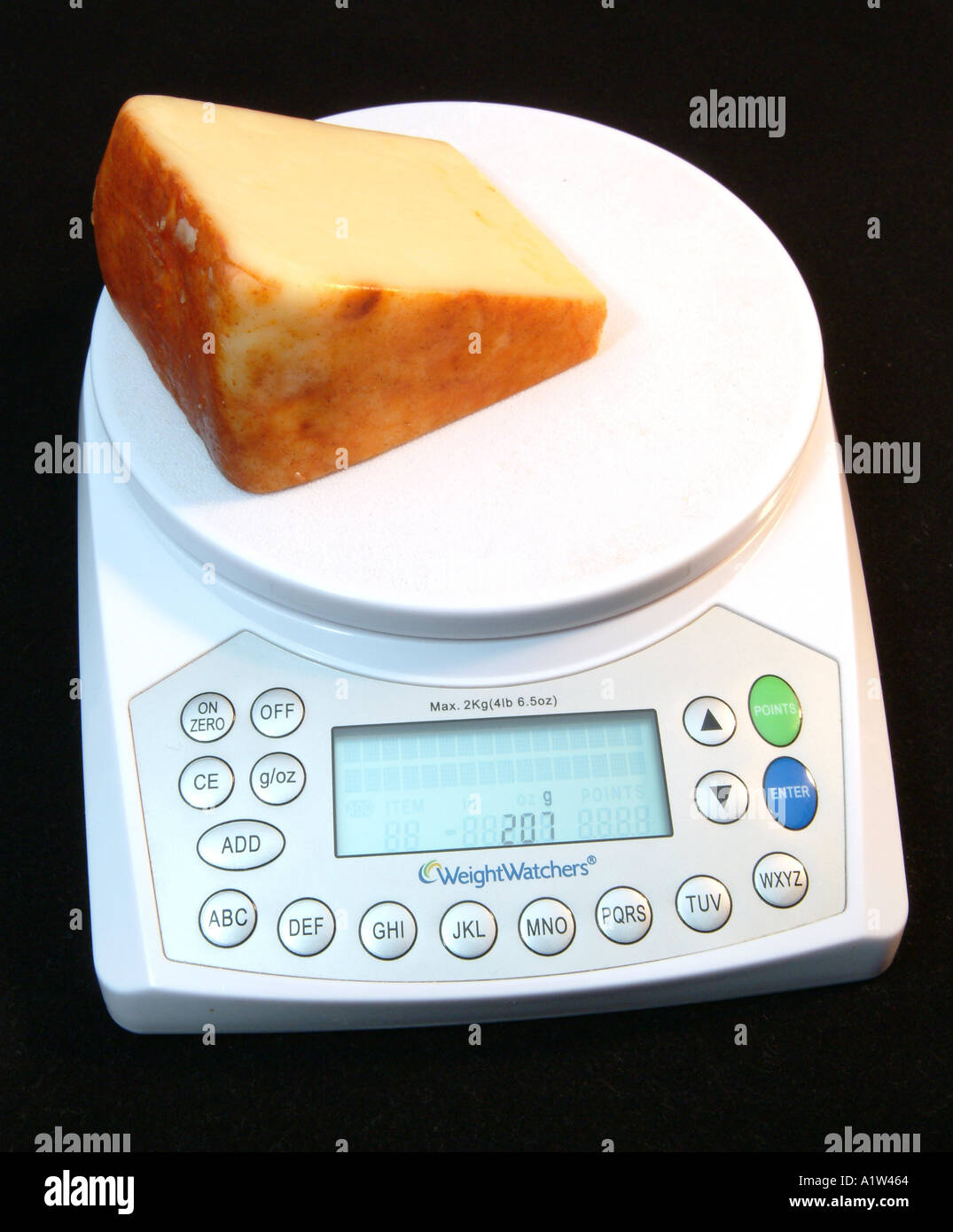 https://c8.alamy.com/comp/A1W464/weight-watchers-scales-with-a-slice-of-smoked-cheddar-cheese-A1W464.jpg