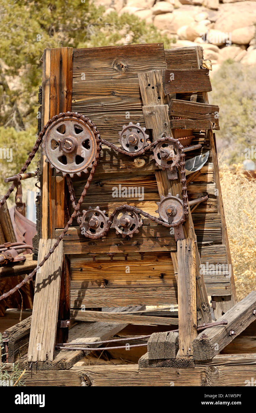 Rusty Chain Machine Tree Rusty Chains High Resolution Stock Photography and Images - Alamy