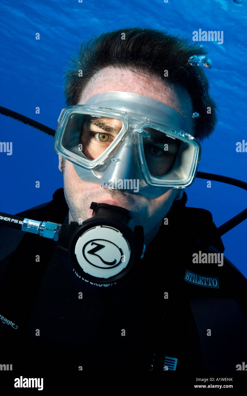 CLOSE UP PORTRAIT OF A MALE SCUBA DIVER Stock Photo - Alamy