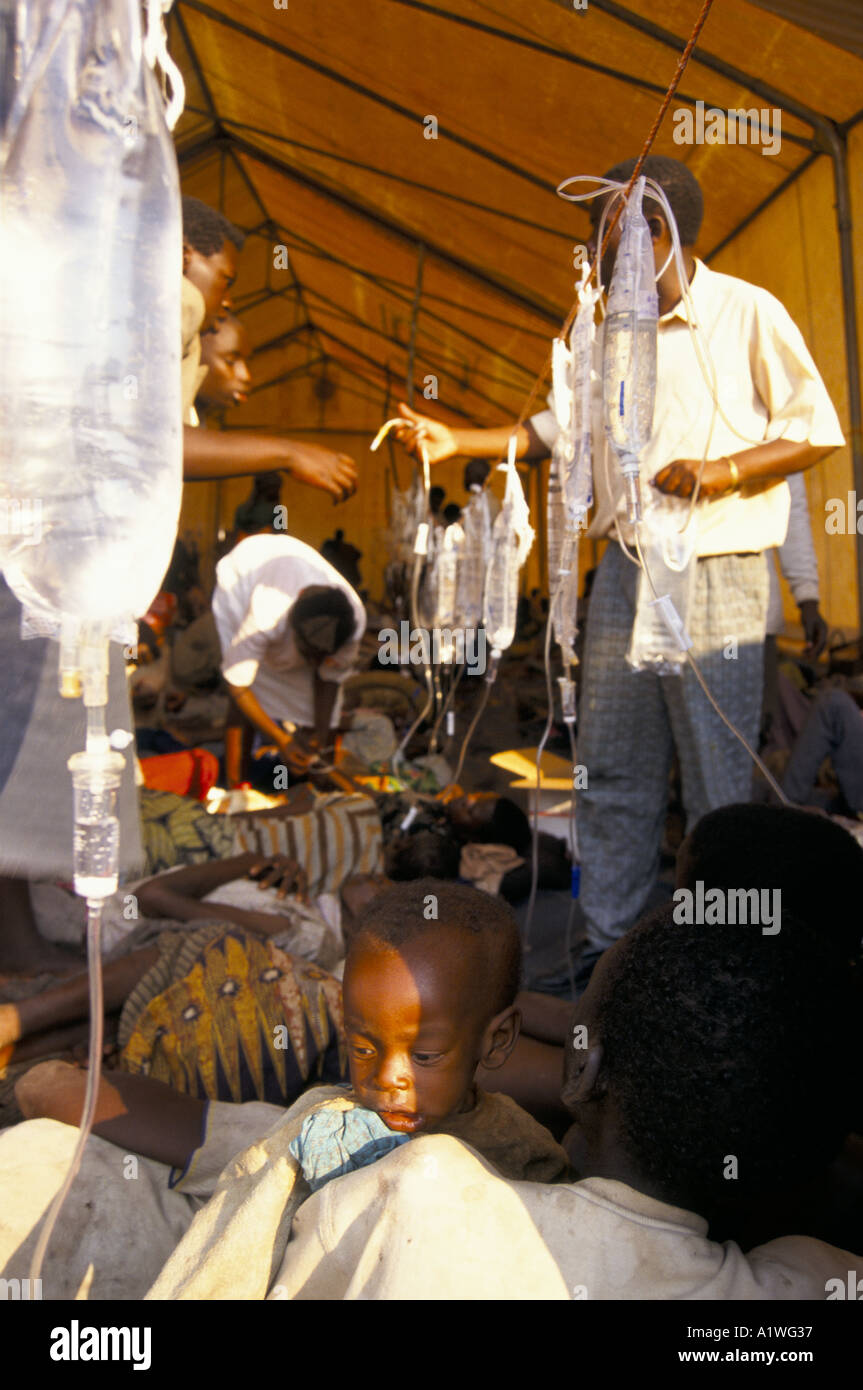 ZAIRE. RWANDAN REFUGEES AT KATALE CAMP CHOLERA WARD ORGANISED BY MSF ...