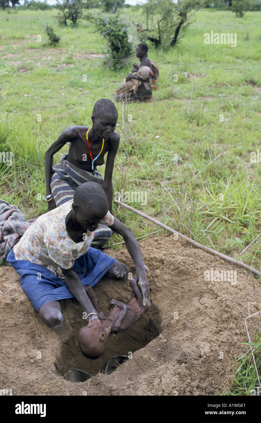 South sudan august 1998 famine hi-res stock photography and images - Alamy