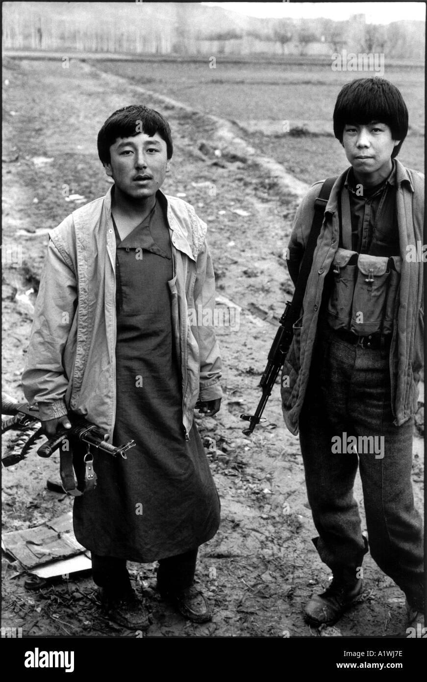 AFGHANISTAN KABUL 1996 YOUNG SOLDIERS FIGHTING THE TALIBAN, GULAM 16 AND ZIA 15 Stock Photo