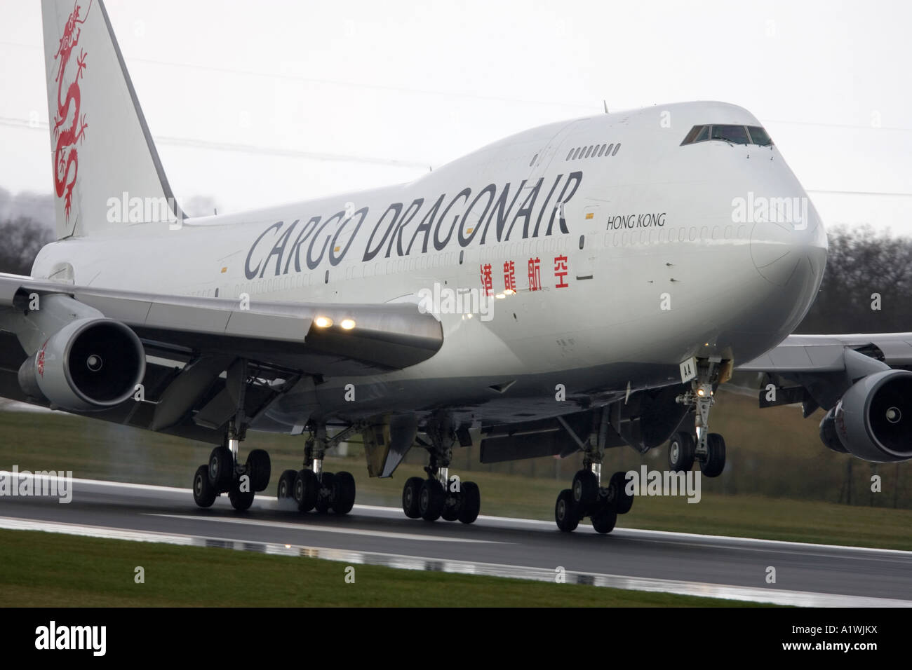 Dragonair Cargo Boeing 747 Jumbo Jet landing Stock Photo - Alamy