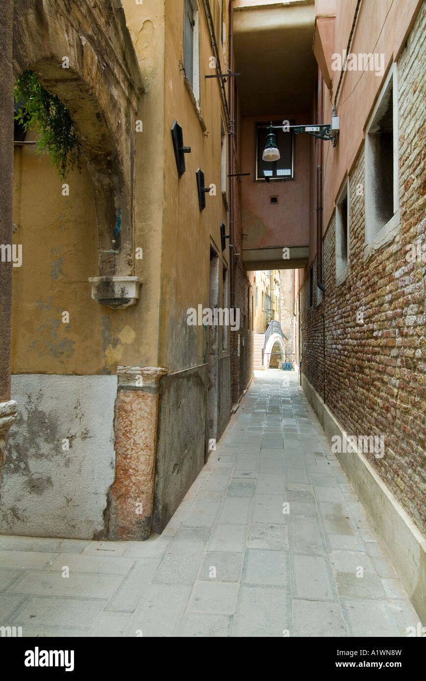 Venice alleyways hi-res stock photography and images - Alamy