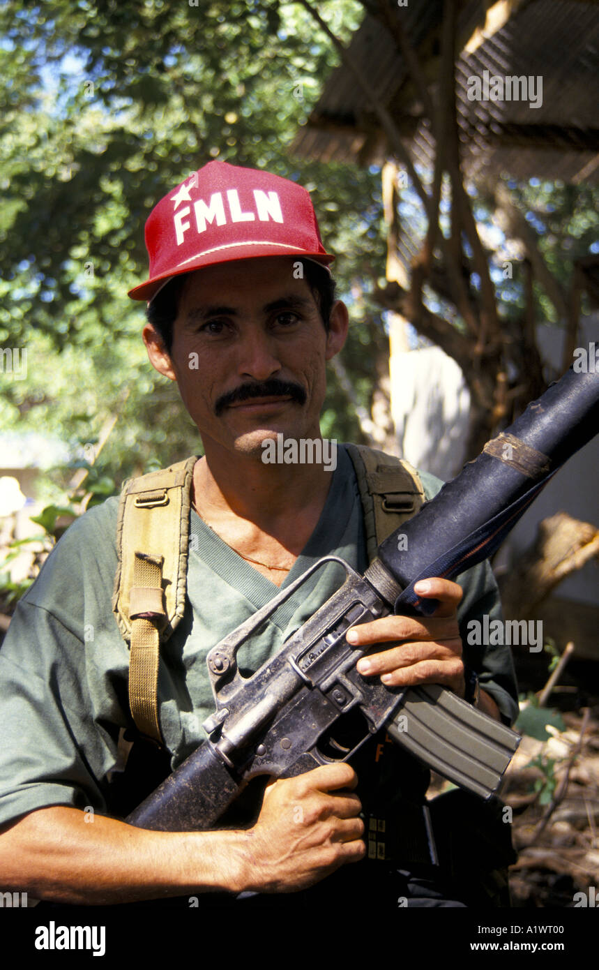 PEACE IN EL SALVADOR FMLN FIGHTER WAITING TO BE DEMOBILISED SAN VICENTE 1992 Stock Photo