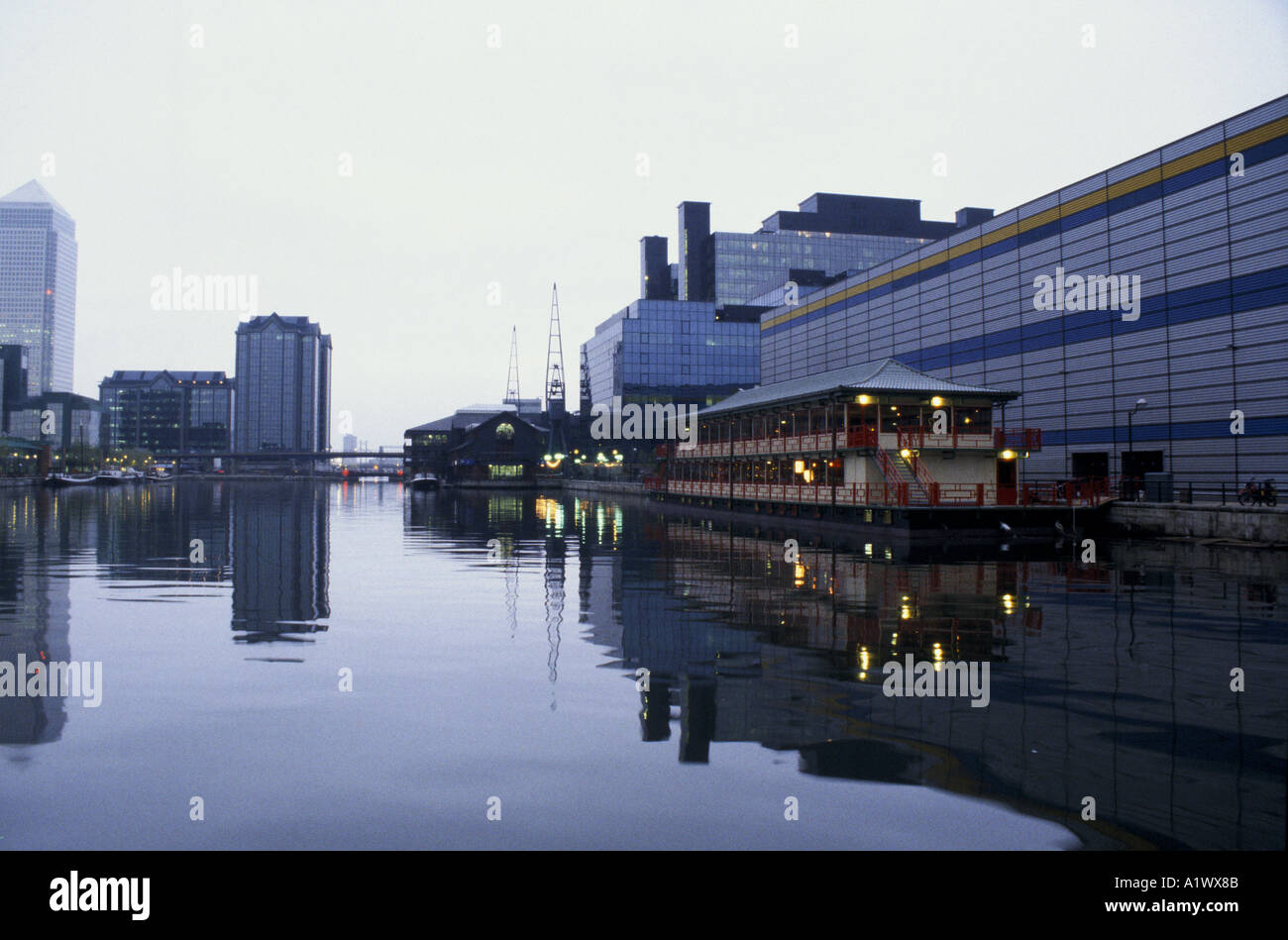 FLOATING CHINESE RESTAURANT LONDON DOCKLANDS Stock Photo