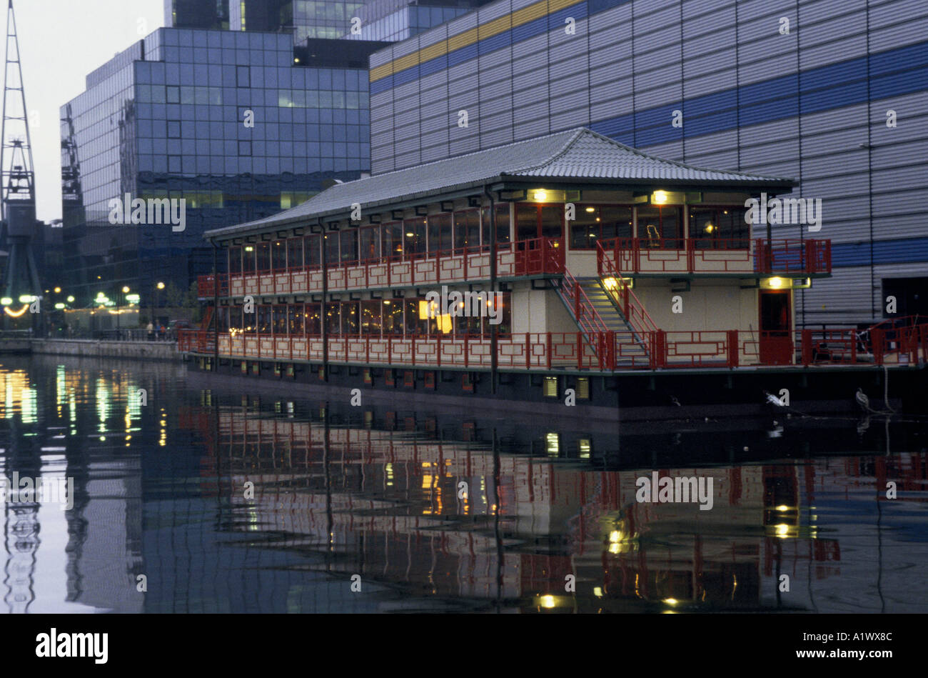 FLOATING CHINESE RESTAURANT LONDON DOCKLANDS Stock Photo Alamy